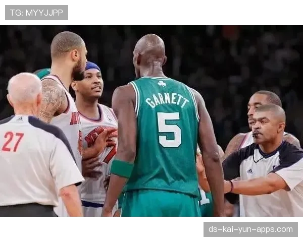 兰德尔太狠了!加内特保持的队史36年纪录,被他打破了,加内特得分 兰德尔太狠了!加内特保持的队史36年纪录,被他打破了,加内特得分