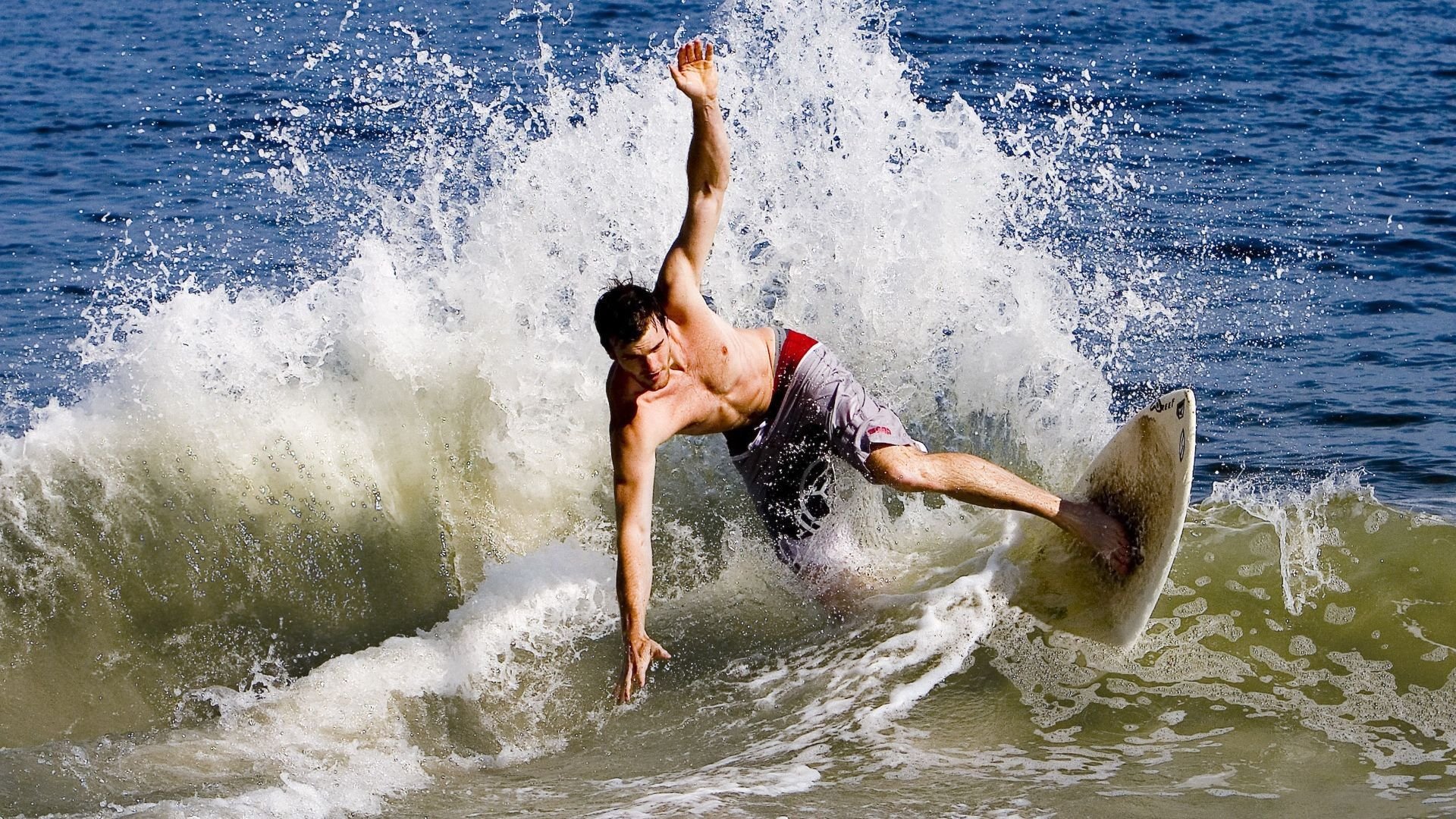 开云体育开云-水晶宫主场爆冷击败曼联，霍奇森老谋深算，水晶宫球队价值
